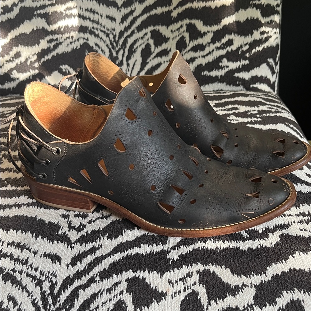 Musse & Cloud Cutout Leather Ankle Boots. 10